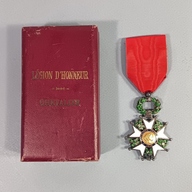 FRANCE MEDAILLE CROIX DE CHEVALIER DE L'ORDRE DE LA LEGION D'HONNEUR 3 ème REPUBLIQUE MODELE LUXE BOMBE
